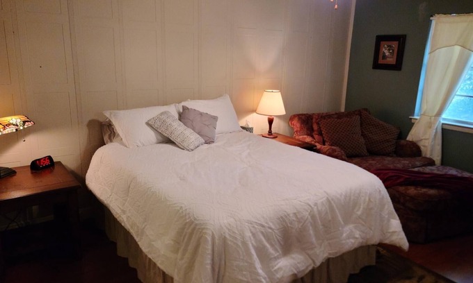 Bedford Casa | Charming 3-bedroom Townhome with Fireplace and Private Patio
