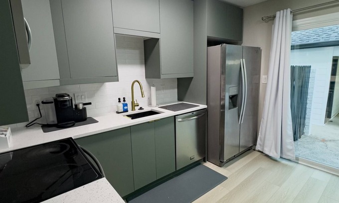 Roswell Casa | Charming 3-bedroom townhome with private parking and WiFi in beautiful Roswell