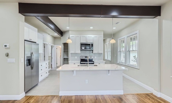 Titusville Casa | Charming 3-bedroom under ancient oak trees in Titusville