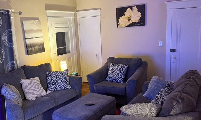 North Buffalo Casa | Charming 3-bedroom upper unit home