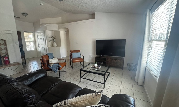 Albuquerque Casa | Charming 3-Bedroom Family-Friendly House in Albuquerque with Easy Commute