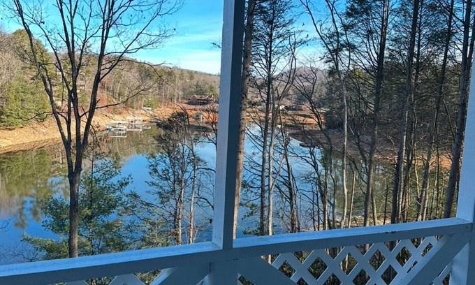 Blairsville Cabina | Charming 3 Bedroom 2 Bath Cabin in Blairsville/North Georgia Mountains