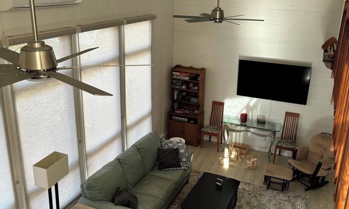 Quonochontaug Casa | Charming 3-bedroom townhome-like guest unit with AC and WiFi in QEBA