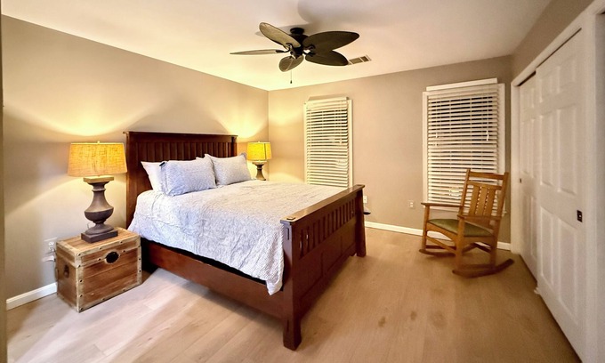 Gaithersburg Casa | Charming 3-bedroom townhome with AC, WiFi in fabulous Gaithersburg