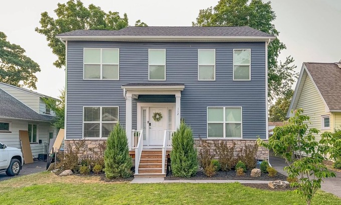East Irondequoit Casa | Charming 3-bedroom house, Game Room, Office, Sea-Breeze, Lake Ontario, Rochester