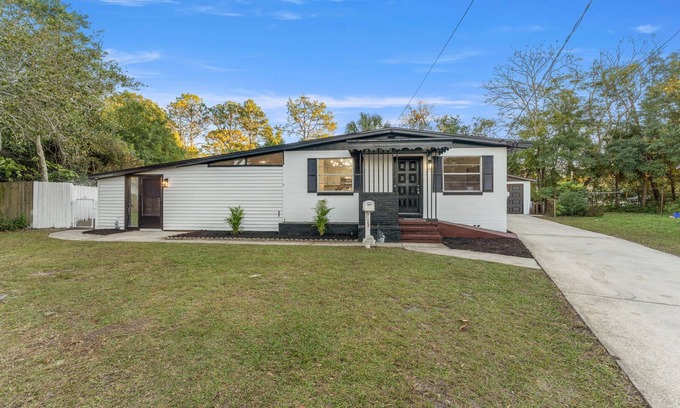 Arlington Casa | Charming 3-bedroom POOL house with WiFi and AC in enjoyable Jacksonville