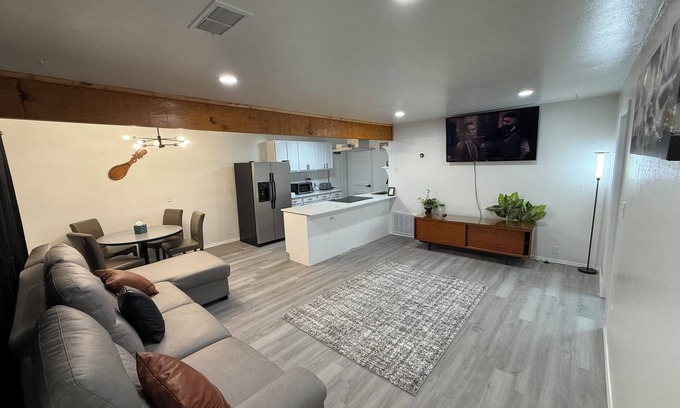 Midwest City Casa | Charming 3-bedroom with WiFi and AC in Midwest City