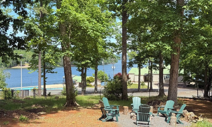 Troy Casa | Charming 3-bedroom house in tranquil Mount Gilead with lake views