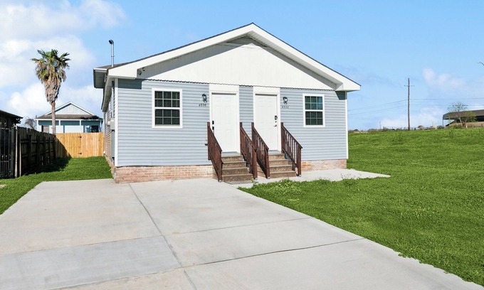 Ponchartrain Park Casa | Charming 3-bedroom house in vibrant New Orleans with WiFi, AC & Large Back Yard