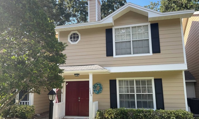 Fox Chase Cabaña | Charming 3-bedroom cottage with Pool, Pet &kid friendly,sleeps 8 in Palm Harbor