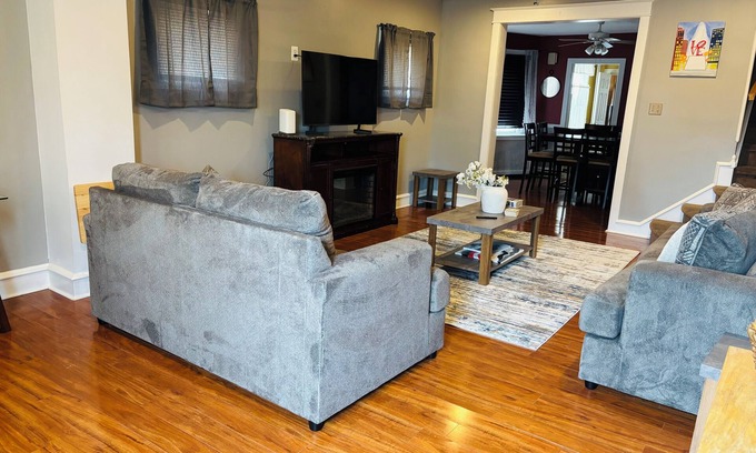 Foxcroft Square Casa | Charming 3-bedroom house in enjoyable Philadelphia with WiFi