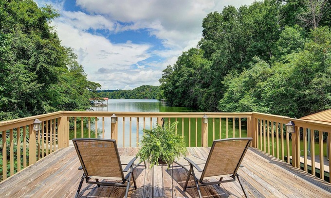 Piney Flats Cabina | Charming 3-bedroom cabin on Boone Lake