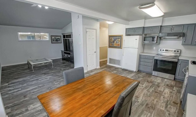 Kenner - Louis Armstrong International Airport Casa | Charming 3-bedroom house in lovely River Ridge near MSY airport