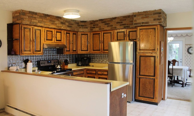 Skaneateles Otro | Charming 3-bedroom farmhouse with large backyard, cabin and scenic pond.