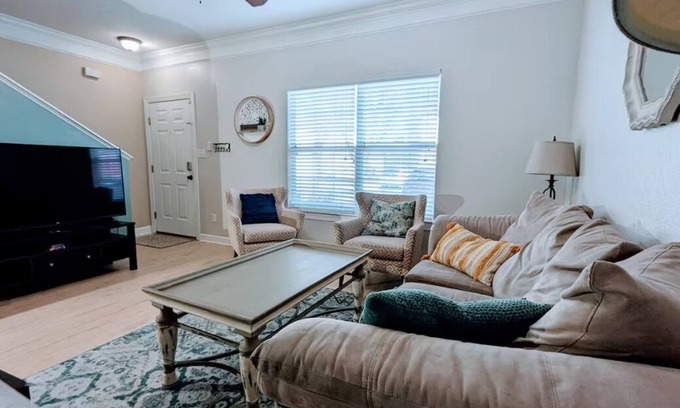 Tallahassee Casa | Charming 3-bedroom townhome with WiFi, with fitness room and pool, near campus.