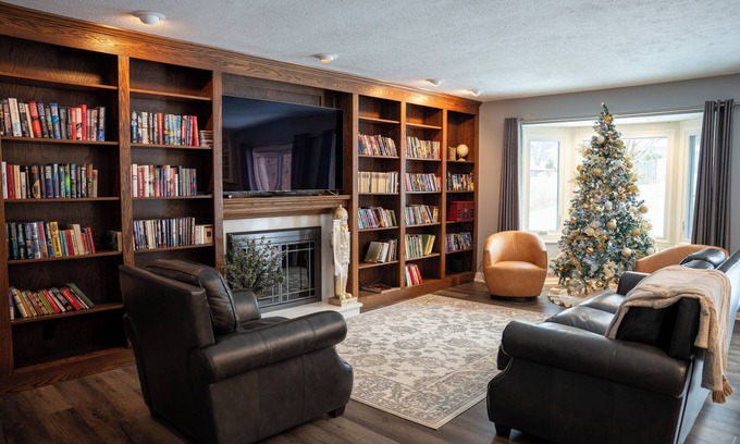 Rockford Villa | Charming 3-bedroom villa in beautiful Rockford with AC, WiFi