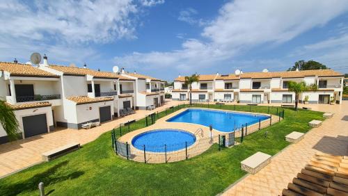 Mosqueira Casa | Charming 3-Bedroom Villa with Pool in Albufeira