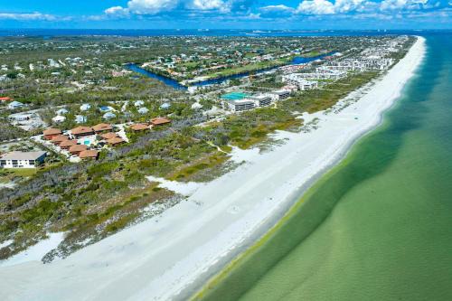 Sanibel Casa | Charming 3-Bedroom Villa with Gulf Views & Screened Porch