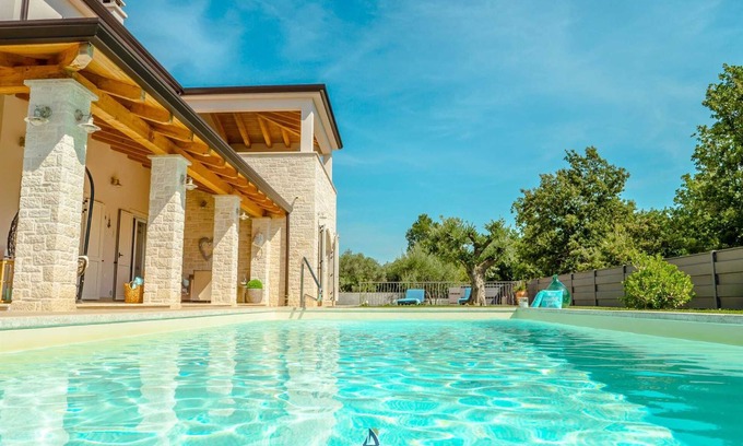 Frata Villa | Encantadora villa de 3 dormitorios con piscina