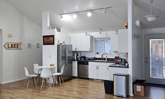 Pinconning Cabina | Charming 3-bedroom waterfront / WiFi & AC in lovely Fraser Township/Bay area