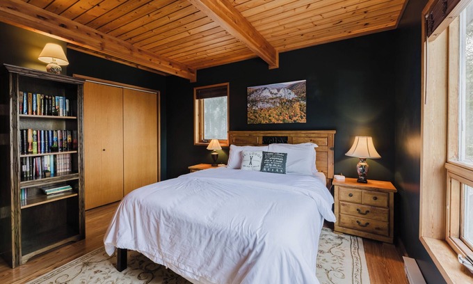 Snowshoe Casa | Charming 3-bedroom Westridge House with AC at Snowshoe