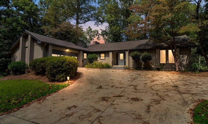 Gainesville Casa | Charming 3 Beds/2 Baths/Near LakeLanier 4 FUNtimes