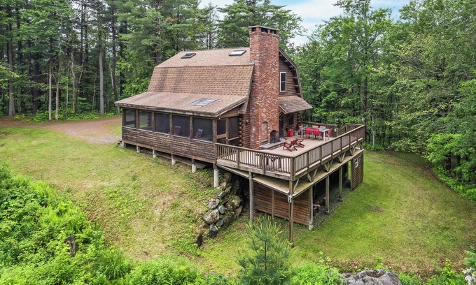 Blandford Casa | Charming 3-BR Berkshires Timber Cottage
