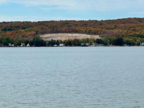 Honor Casa | Charming 3 BR Lakefront Cottage - Gateway to Platte Lake & Sleeping Bear Dunes!