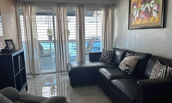 Santo Domingo Oeste Apartamento | Charming 3-bedroom apartment with WiFi, AC and a picuzzy in Santo Domingo Oeste.