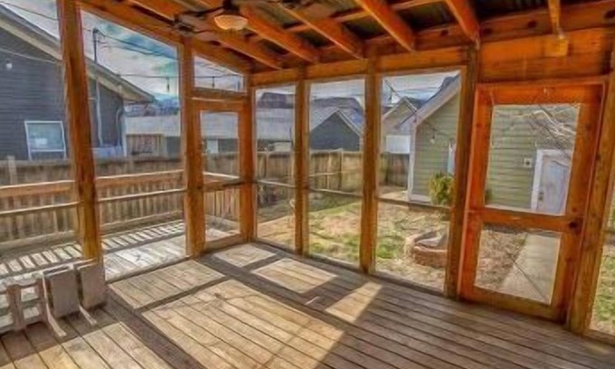 Near Northside Casa | Charming 3 Story Home Downtown, with Office 1 BD