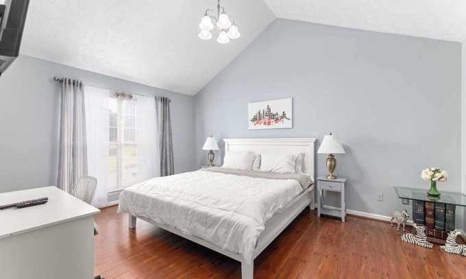 Lawrenceville Casa | Charming 3B2B Apartment｜Ground Floor Comfort｜Pet-Friendly Retreat Awaits #41922