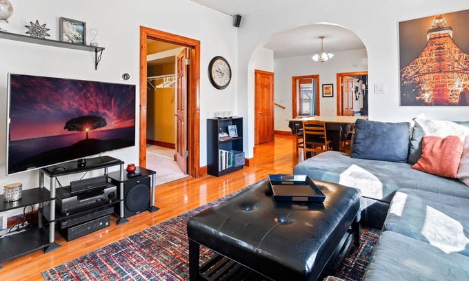 Northeast Minneapolis Arts District Casa | Charming 3bd/1bath in the vibrant creative heart of Minneapolis' Art District.