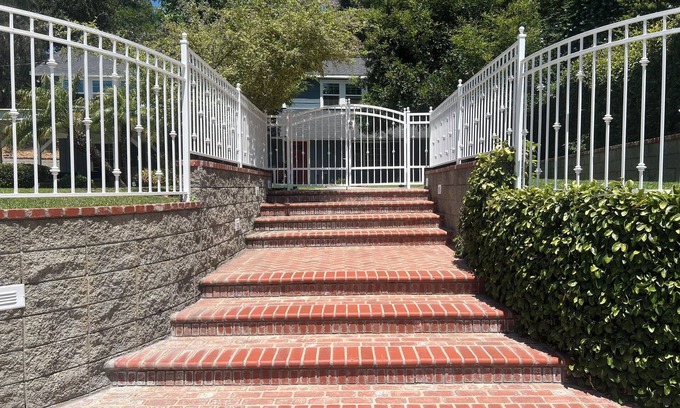 Burbank Casa | Charming 3bd 3 ba house in serene Burbank above Sunset Cyn 30+ day rentals only