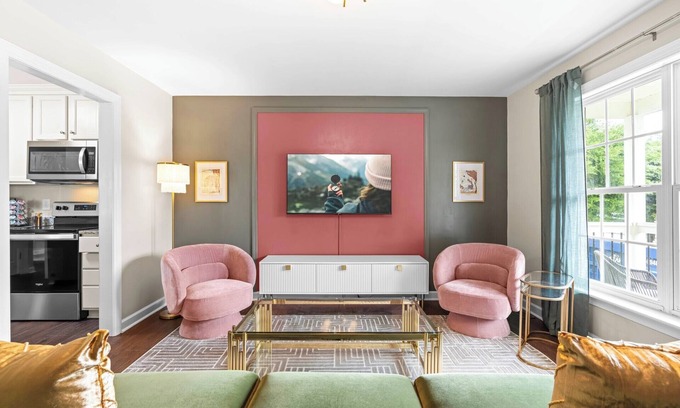 Northwest Raleigh Casa | Charming 3BD - Backyard - Near Downtown & NCSU