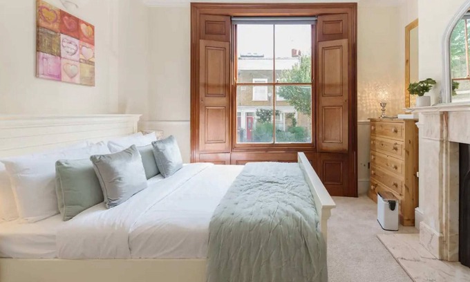 Bow West Apartamento | Charming 3BD Flat - 5 Minutes to Victoria Park
