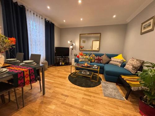 White City Casa | Charming 3Bd Home in West London