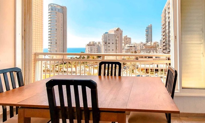 Bat Yam Apartamento | Charming 3bdr apt with sea view B5