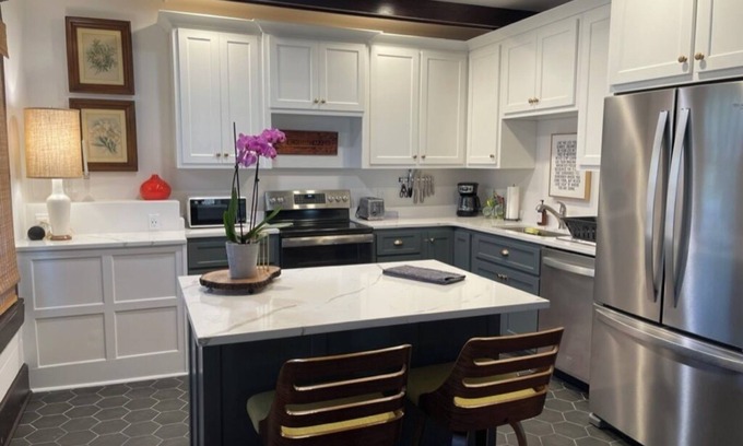 Sheffield Casa | Charming 3BR 2BA furnished pet-friendly house WiFi AC in downtown Sheffield AL