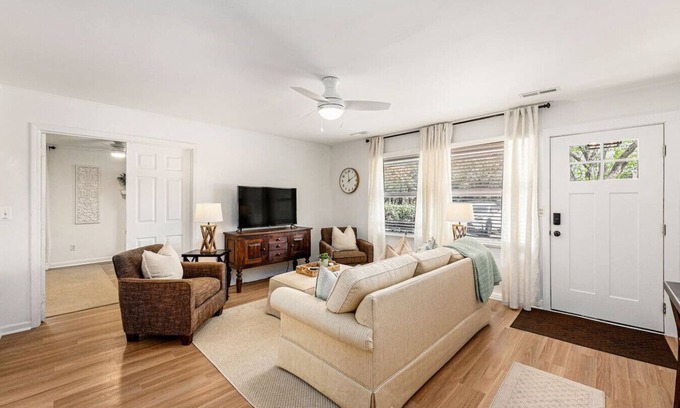 Mount Pleasant Casa | Charming 3br/2ba Shem Creek Oasis!