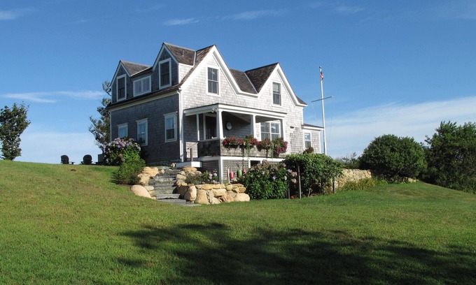 Block Island Cabaña | 4BR Encanto Cottage Situado por encima del mar ofrece espectaculares puestas del sol del océano