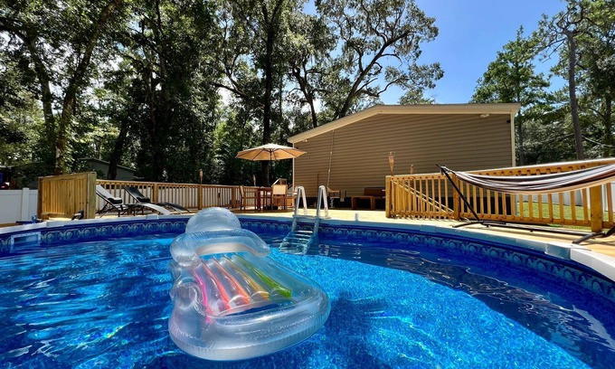 Brooksville Casa | Charming 3BR Home with Pool near Weeki Wachee
