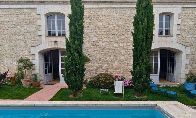 Angouleme Apartamento | Apartamento Familiar con Piscina, Jardín y Actividades Diversas en Angoulême