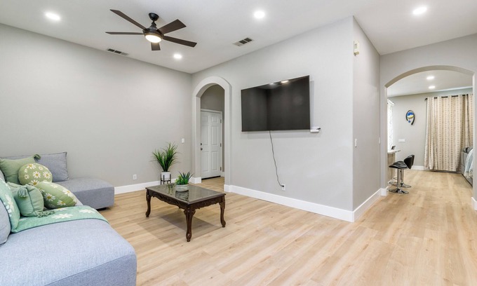 Elk Grove Casa | Charming 3Q Home w/Gourmet Backyard in Elk Grove