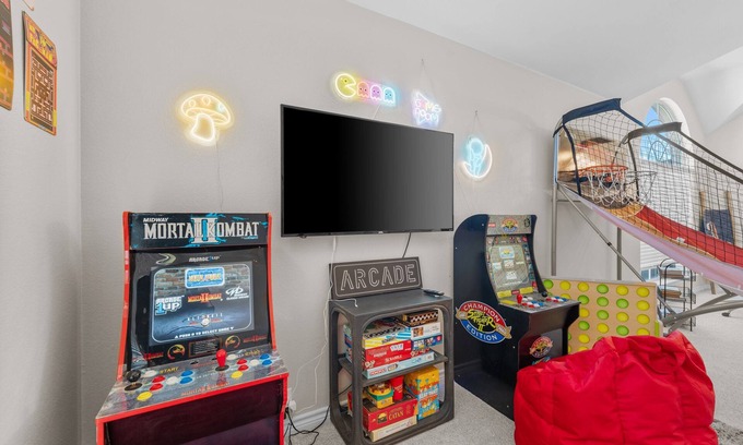 Frisco Casa | Charming 4-BD Home: Office & Arcade, Near PGA, Costco, 13 Min to Legacy West