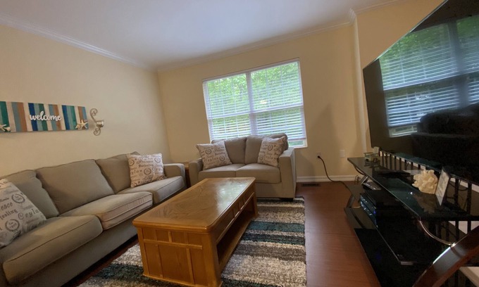 Chesapeake Beach Casa | Charming 4 Bdr 3 Bath Chesapeake Beach Home 2 king beds, a queen and bunk bed