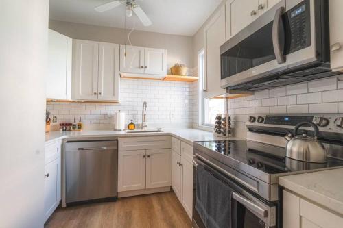 Salem Apartamento | Charming 4 BDR - Walk to Downtown & Free parking!