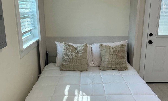 Fort Walton Beach Casa | Charming 4-bedroom house with fenced in backyard in enjoyable Fort Walton Beach