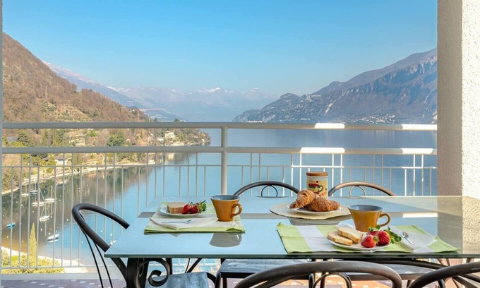 Limonta Apartamento | Charming 4-Bed Apartment -Lake Views & Balconies