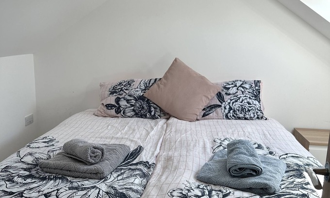 Edgware Casa | Charming 4 Bed House, 20 Minutes to Central London