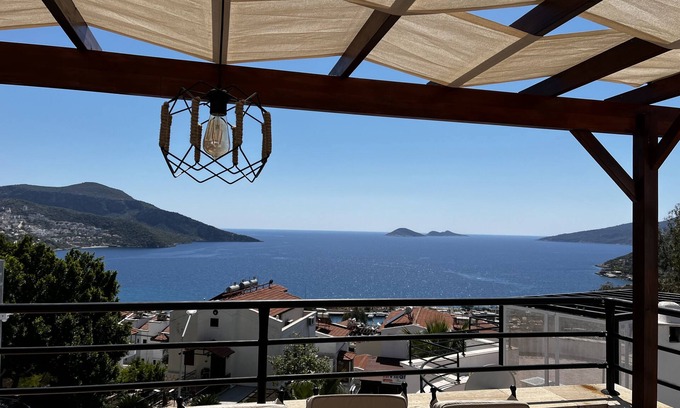 Kalkan Villa | Encantadora villa de 4 dormitorios en el casco antiguo con vistas panorámicas al mar y a la montaña